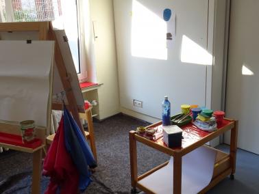 Spielzimmer KiTa Zwergenland mit Staffelei